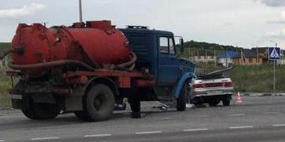 На объездной ЗИЛ раздавил ВАЗ: погибли двое