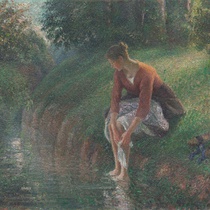 Женщина, омывающая ноги в ручье