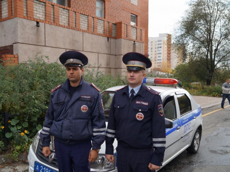 В Белгороде экипаж ДПС помог беременной вернуть кошелек