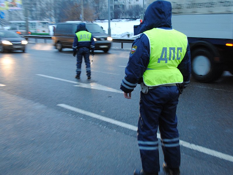В Белгороде водитель ударил сотрудника ДПС по лицу
