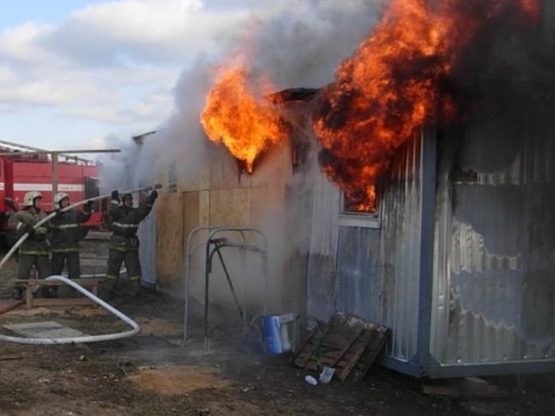 В Белгороде сгорел строительный вагончик: погиб человек