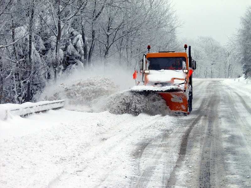 В Белгородской области устраняют последствия снегопада