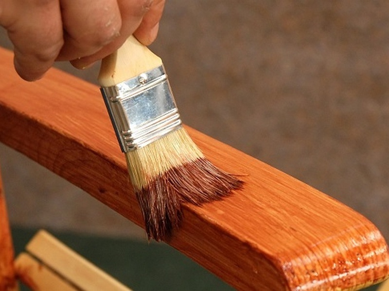 Лакокрасочные материалы для обработки деревянных поверхностей 