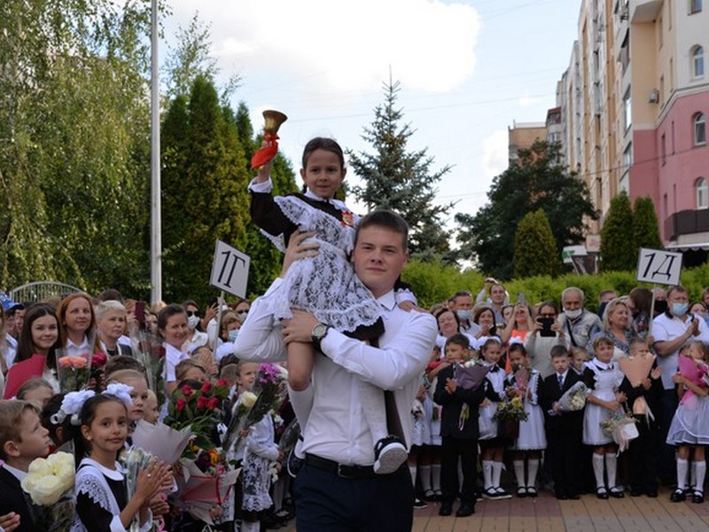 В Белгороде за парты сели 40 тысяч учеников