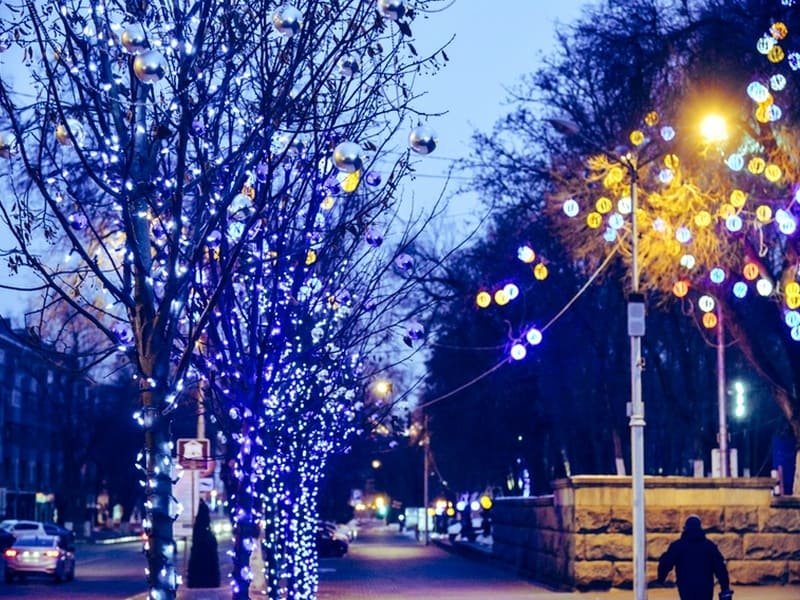 Белгород начали украшать к Новому году