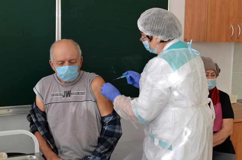 В трех образовательных учреждениях Белгорода открыли пункты вакцинации