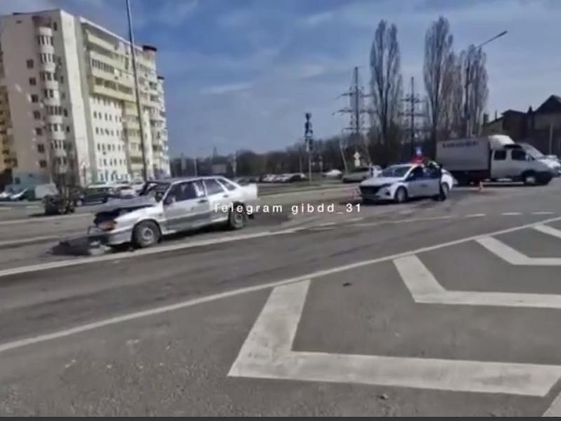 В ДТП на перекрестке в Белгороде пострадали двое