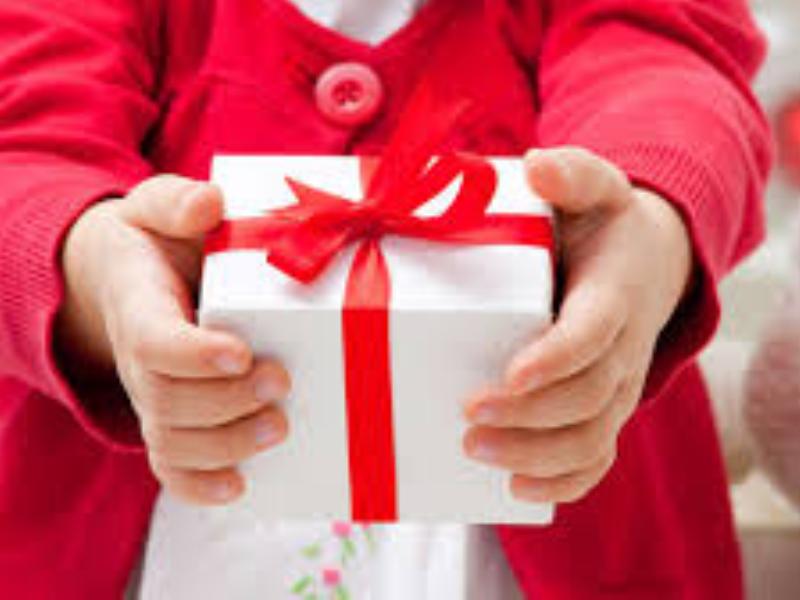 Новогодние подарки для близких - как сформировать презент?