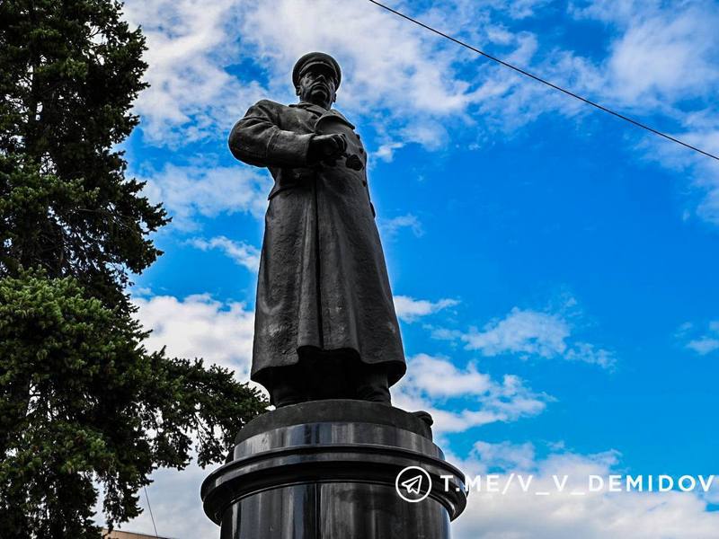 В Белгороде отремонтировали памятник генералу Апанасенко