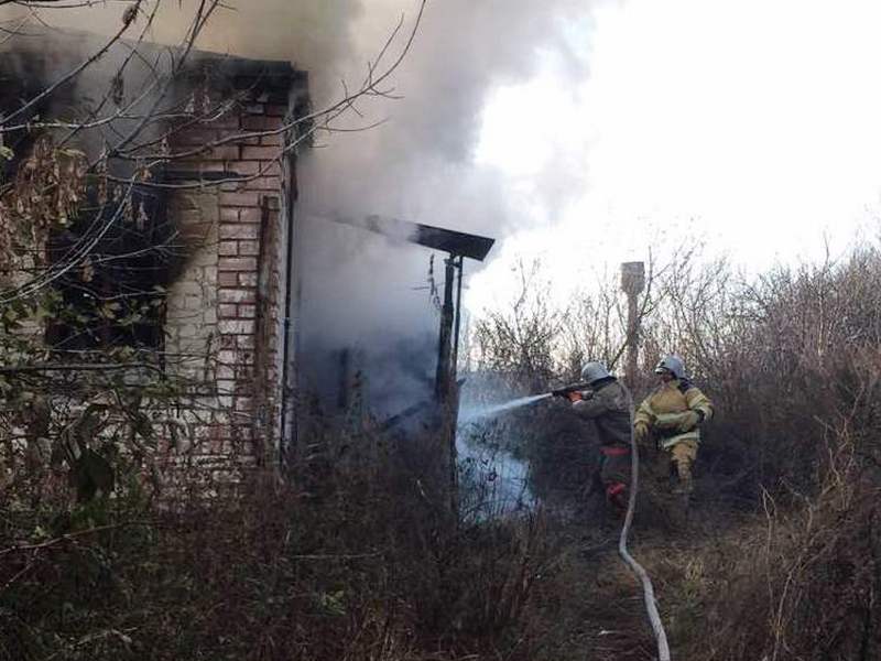 Белгородские пожарные спасли из огня пенсионерку