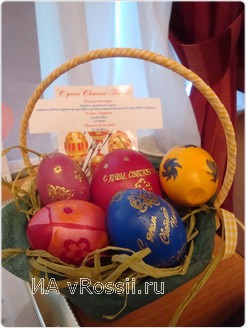 Полина Колосова вместе с мамой сделали корзинку с пасхальными яйцами