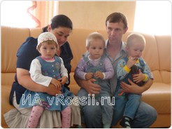 Юля, Слава и Олег Полуляховы (2 года)