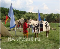 Лошади также предстали перед зрителями в полной боевой амуниции 14 века