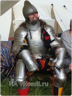 Реконструированный костюм средневекового рыцаря