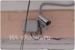 На стене сельской школы была установлена видеокамера