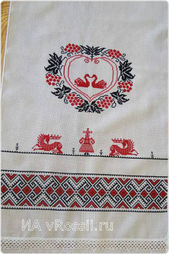 Рушник с изображением Берегини - символа семьи и оленей - животного, наделённого божественной и солнечной символикой
