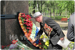 Иван Петрович Тютерев вместе с другими горожанами возложил цветы к памятнику маршала Жукова