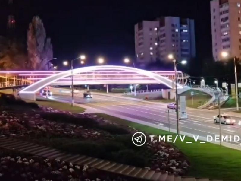 Мост у памятника Князю Владимиру подсветили