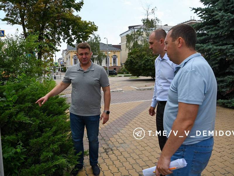 Мэр объехал город с командой ЖКХ