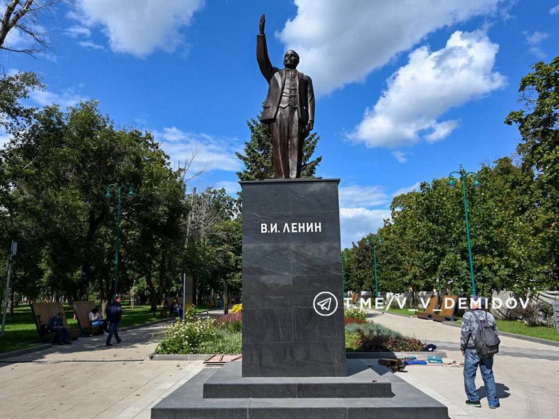 Памятник Ленину вернули на историческое место