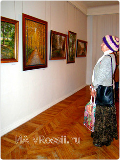 В выставочном зале