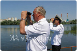 Руководитель «Тайфуна» Н.С.Якубовский и 9-го кадетского класса 41-й школы С.М.Еремин болеют за своих ребят