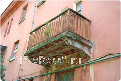 Восстанавливать аварийные балконы придется собственникам жилых и нежилых помещений.