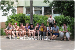 ... болельщики с нетерпением дожидались начала соревнований 