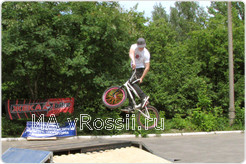 А тем временем, на соседней площадке одни велобайкеры демонстрировали свои умения,