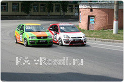 Удержать вторую позицию Александру Сотникову не удалось: на повороте его обошел Михаил Козловский.