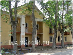 На лавочках возле дома постоянно собираются сомнительные компании, распивающие спиртные напитки