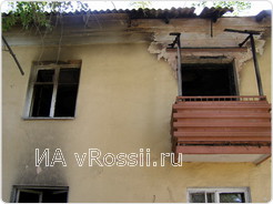 Прибывшие брандмейстеры увидели горящий край крыши и услышали треск шифера