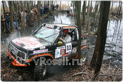 Зрители следили за машинами в самых 