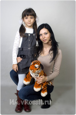 Ангелина, мама Олеся и тигренок