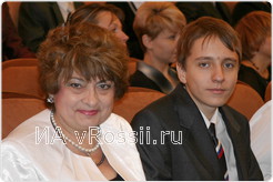 Виктор Омельяненко с классным руководителем Викторией Лычёвой