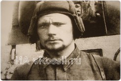 Гвардии лейтенант В. Мертехов - командир танковой роты 2 гвардейского батальона 27 танковой бригады 7 гвардейской армии. Звание героя советского союза присвоено посмертно. Фото 1943 г.