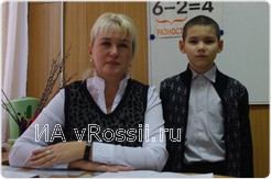 <em>Петр Алексеев со своей учительницей Еленой Немковой</em>