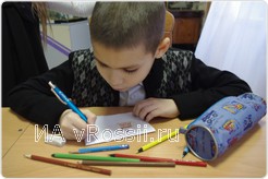<em>Юный художник теперь рисует карандашами, подаренными Google</em>