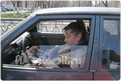 Женщина за рулем одного из автомобилей заявила, что не могла проехать вперед, так как горел красный свет