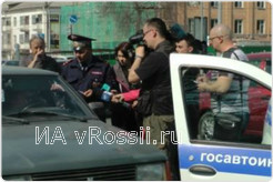 Инспектор ГИБДД вместе с журналистами побеседовал с нарушительницей ПДД