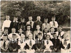 <em>Школьная форма в 50-е годы</em>