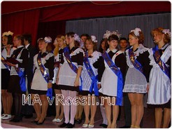 <em>Последний звонок - ностальгия по советской школьной форме</em>